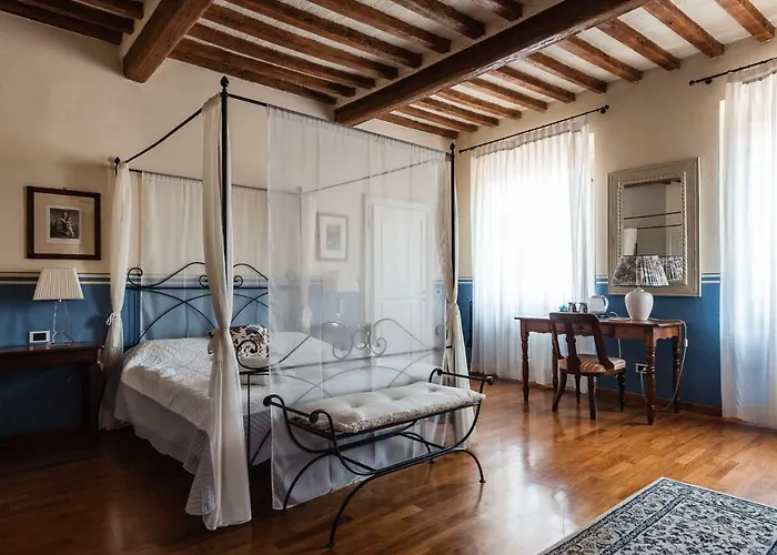 Attico Sulla Torre Couette-café 4*