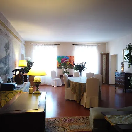 Bed & Breakfast Attico Sulla Torre 2*