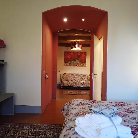 Alojamento de Acomodação e Pequeno-almoço Attico Sulla Torre 4*